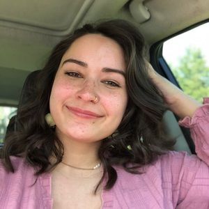 Meet your Posher, Alexis